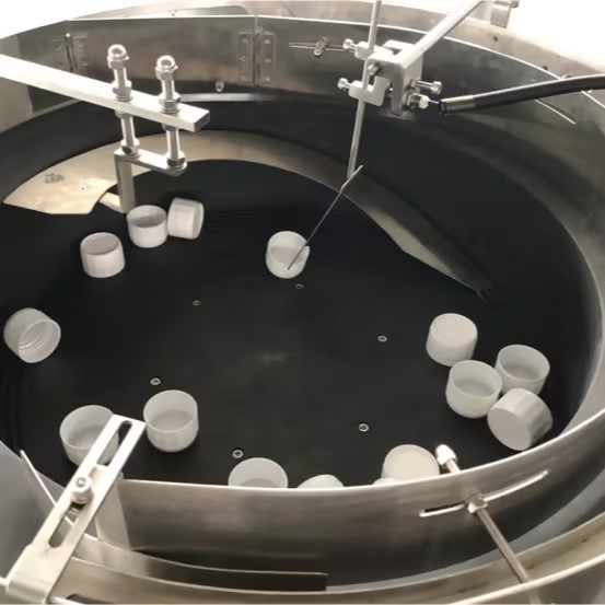 8 सिर स्वचालित कैपिंग मशीन FX-8AS 4.0KW 100ml-1L हाई स्पीड पिक एंड प्लेस