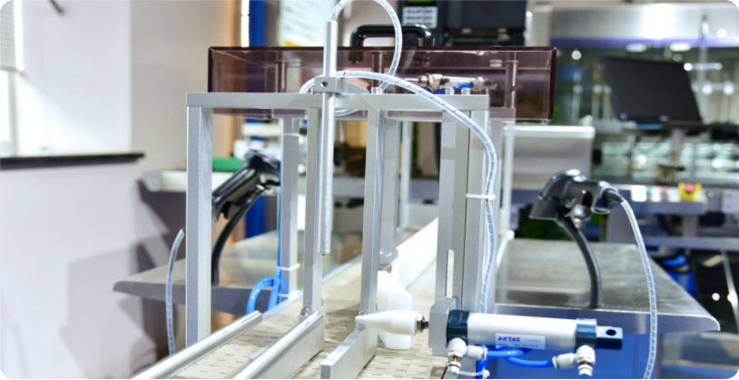 वैरिएबल फिलिंग रेंज केमिकल लिक्विड फिलर अनुकूलित समाधान रासायनिक पैकेजिंग संचालन में दक्षता बढ़ाने