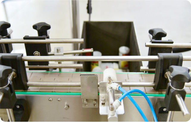 परिवर्तनीय भरने की मात्रा रासायनिक तरल भरने की मशीन अनुकूलित विकल्प तरल पैकेजिंग के लिए उच्च भरने की सटीकता प्रदान करते हैं