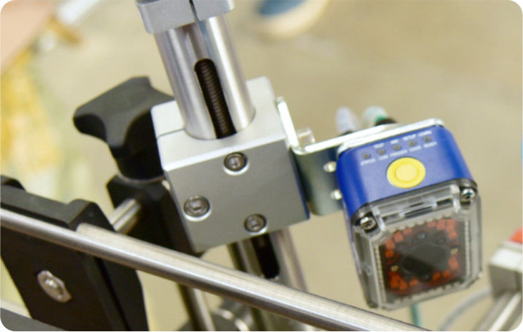 स्वचालित रासायनिक तरल भरने की मशीन जिसमें कई भरने वाले नोजल और औद्योगिक के लिए उपयुक्त स्वचालित भरने की विधि है